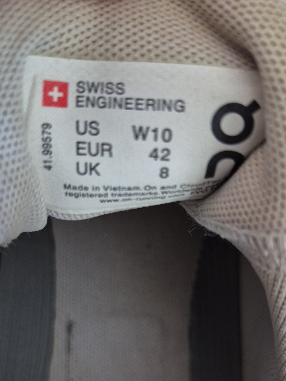 On Running Women's Athletic Shoes - Light Gray & White. Size 10 - Picture 8 of 8